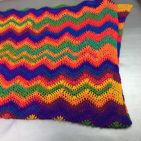 Handmade rainbow knitted throw blanket - Picture 5 of 10